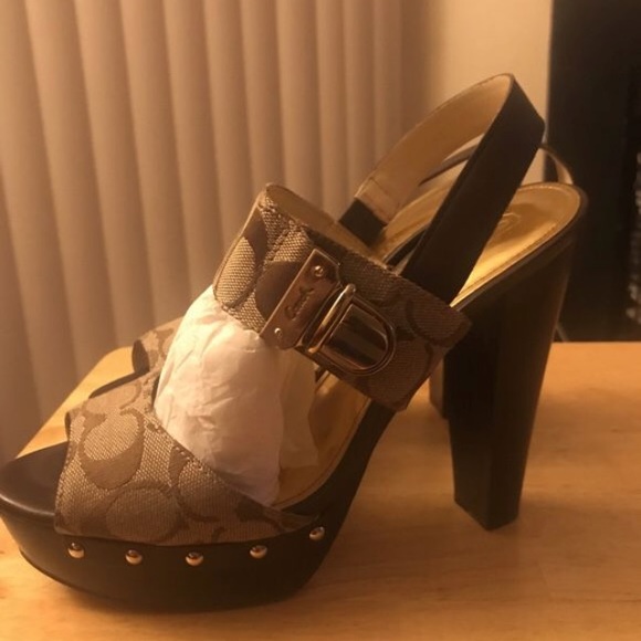 SOLD ON OFFERUP!! Signature Coach Shoes - Picture 4 of 6